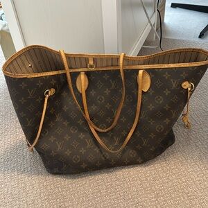 Louis Vuitton Neverfull Monogram tote